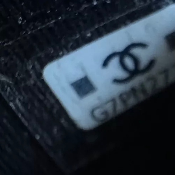 Chanel 23B black flap phone holder with light gold hardware - Picture 4 of 14